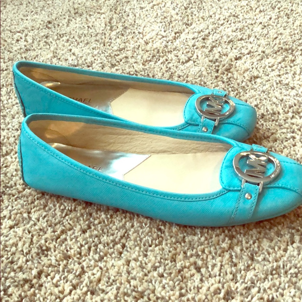 MK woman’s size 8 flats